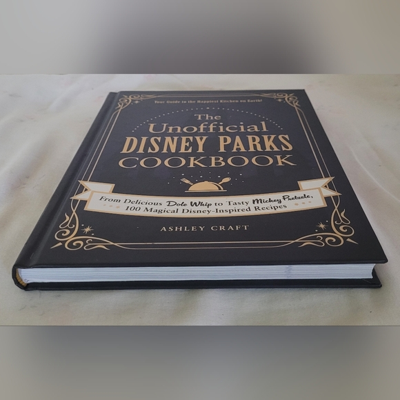 The Unofficial Disney Parks Cookbook - Picture 4 of 10